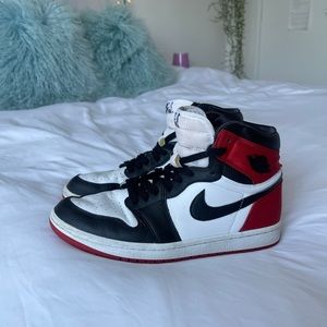 Women’s Air Jordan 1 Retro High ‘Satin Black Toe’ - Size US 9 W